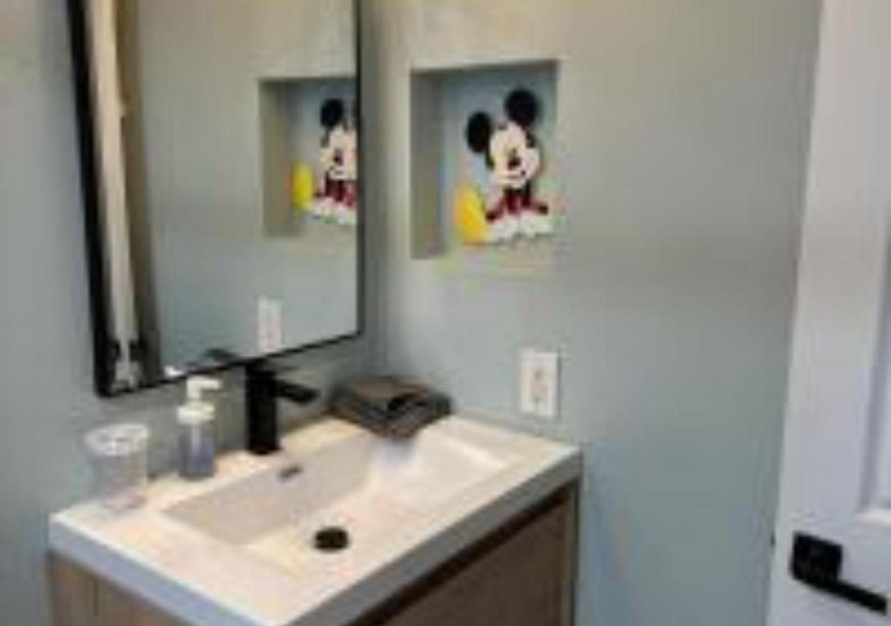 Magicway Villas Mini'S Poolside And Spa - Across Disneyland 애너하임 외부 사진